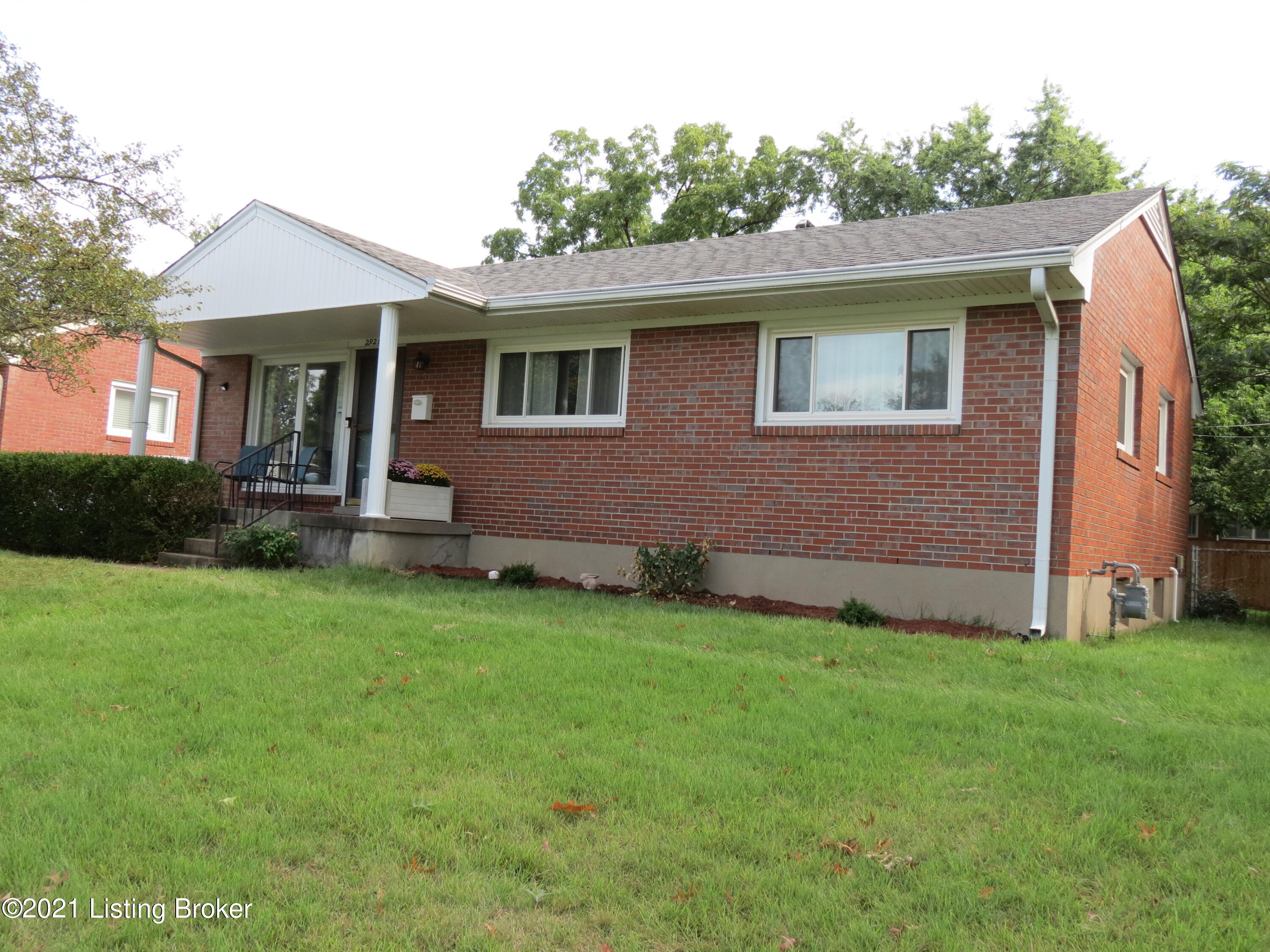 2924 Kings Bridge Road Louisville, KY 40220 - Photo 3 of 37 IMG_3498