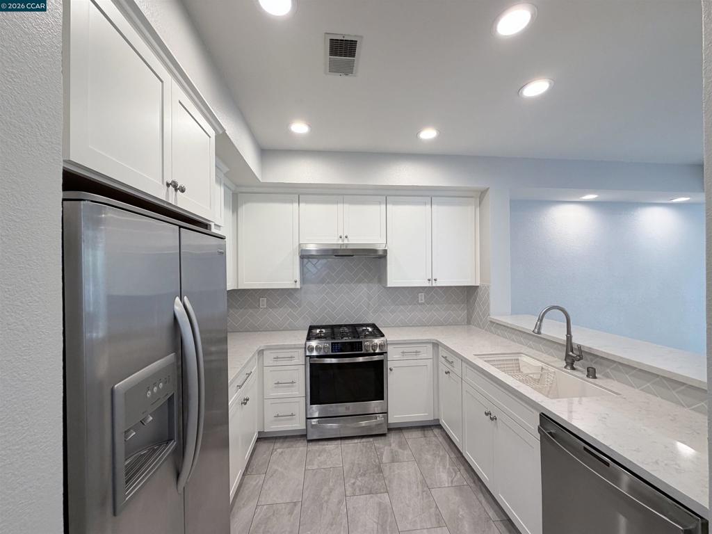 801 Lakemont Place San Ramon, CA 94582 - Photo 4 of 20 Remodeled Kitchen
