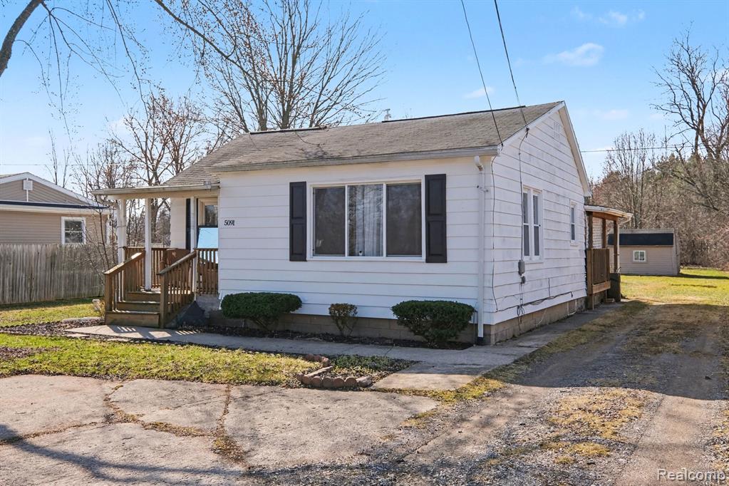 5091 West Carpenter Road Flint, MI 48504 - Photo 4 of 22