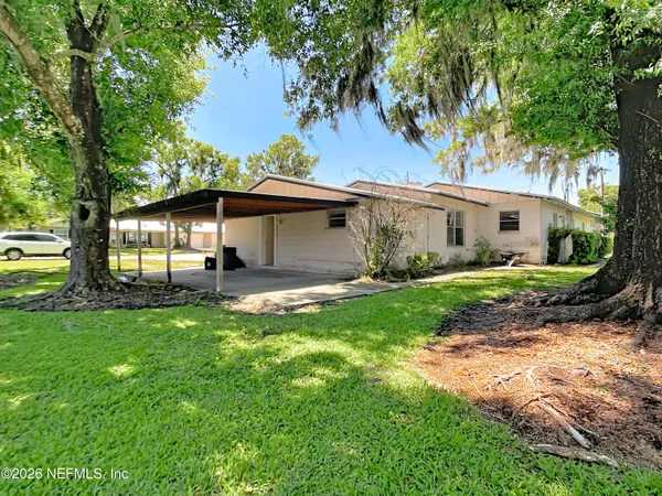 a view of a house with a yard