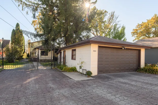 $850,000 | W969 Miramar Drive, East Troy, WI 53120