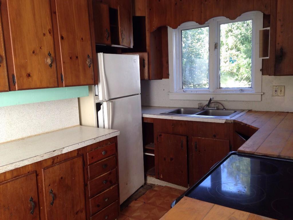 25 Port Clyde Road St. George, ME 04860 - Photo 2 of 14 Kitchen work area.
