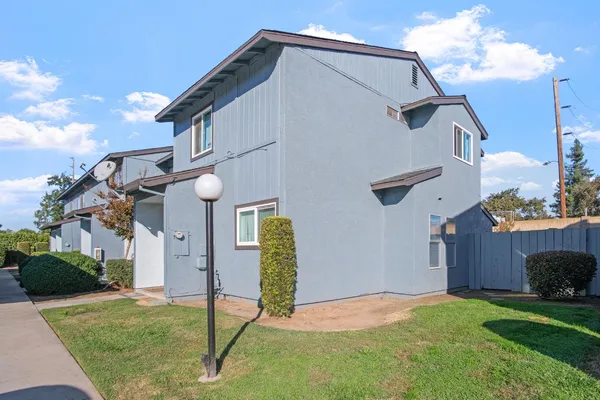a view of a back yard of the house