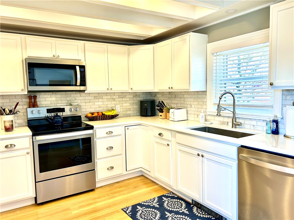 83 Friendship Street East Greenwich, RI 02818 - Photo 10 of 25