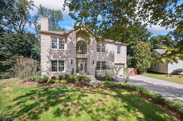 $1,448,880 | 10 Elmwood Court, Livingston, NJ 07039