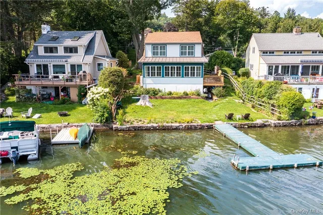 an aerial view of residential building and lake