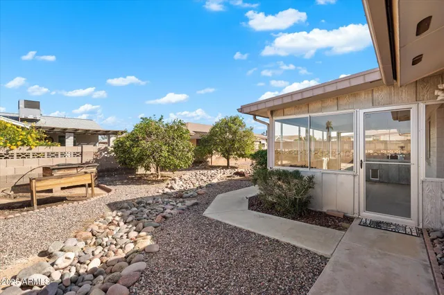 a view of a house with backyard