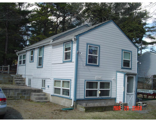 7 John Street Wareham, MA 02571 - Photo 2 of 6 a front view of a house with a yard