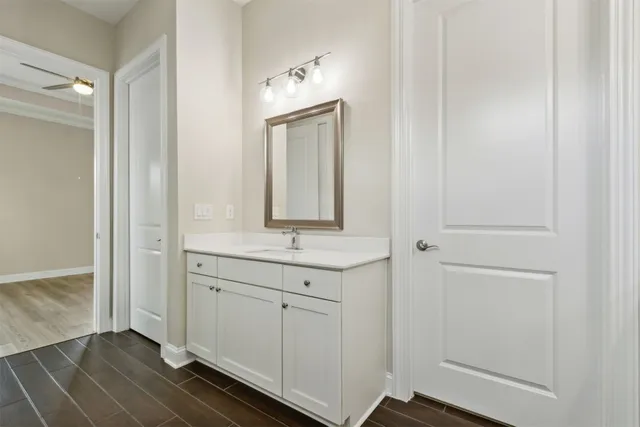 a view of a house with backyard and garden