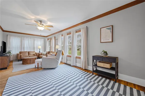 $249,900 | 263 Somershire Drive, Irondequoit, NY 14617