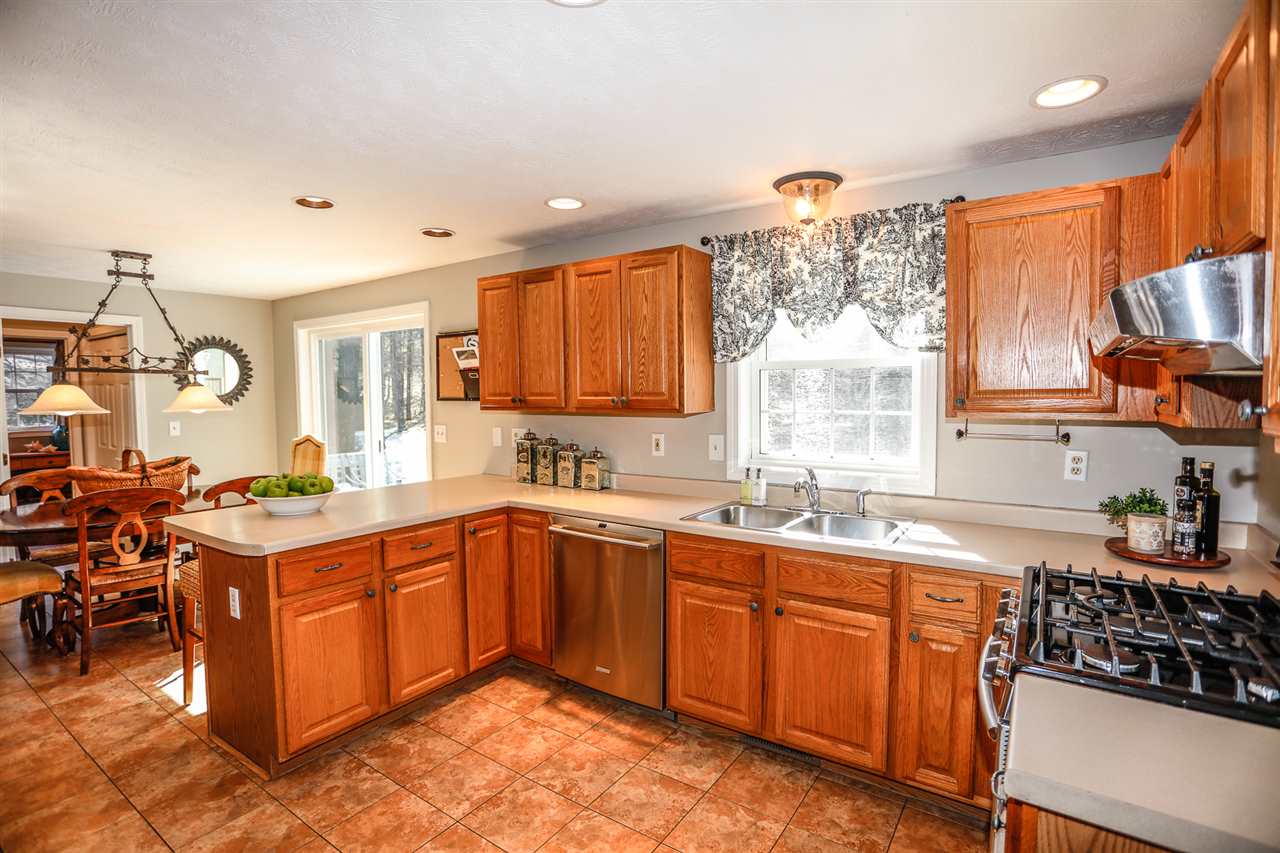 19 Mountain Road Bedford, NH 03110 - Photo 3 of 36 Gallery Image 3