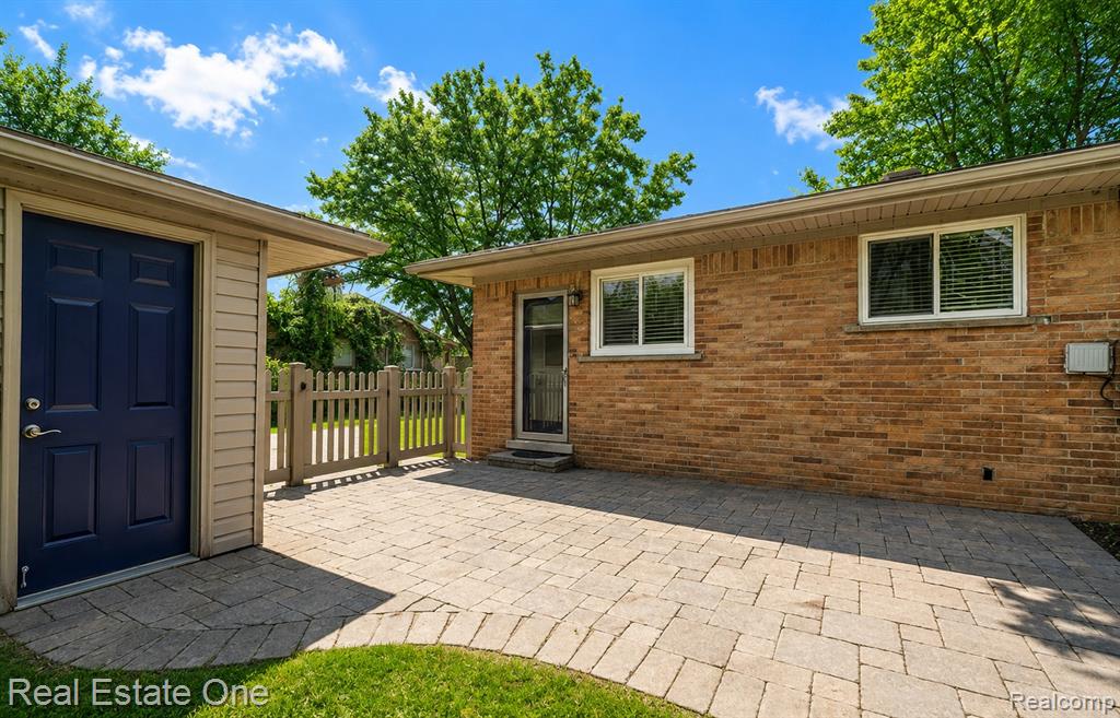 290 Winry Drive Rochester, MI 48307 - Photo 3 of 33
