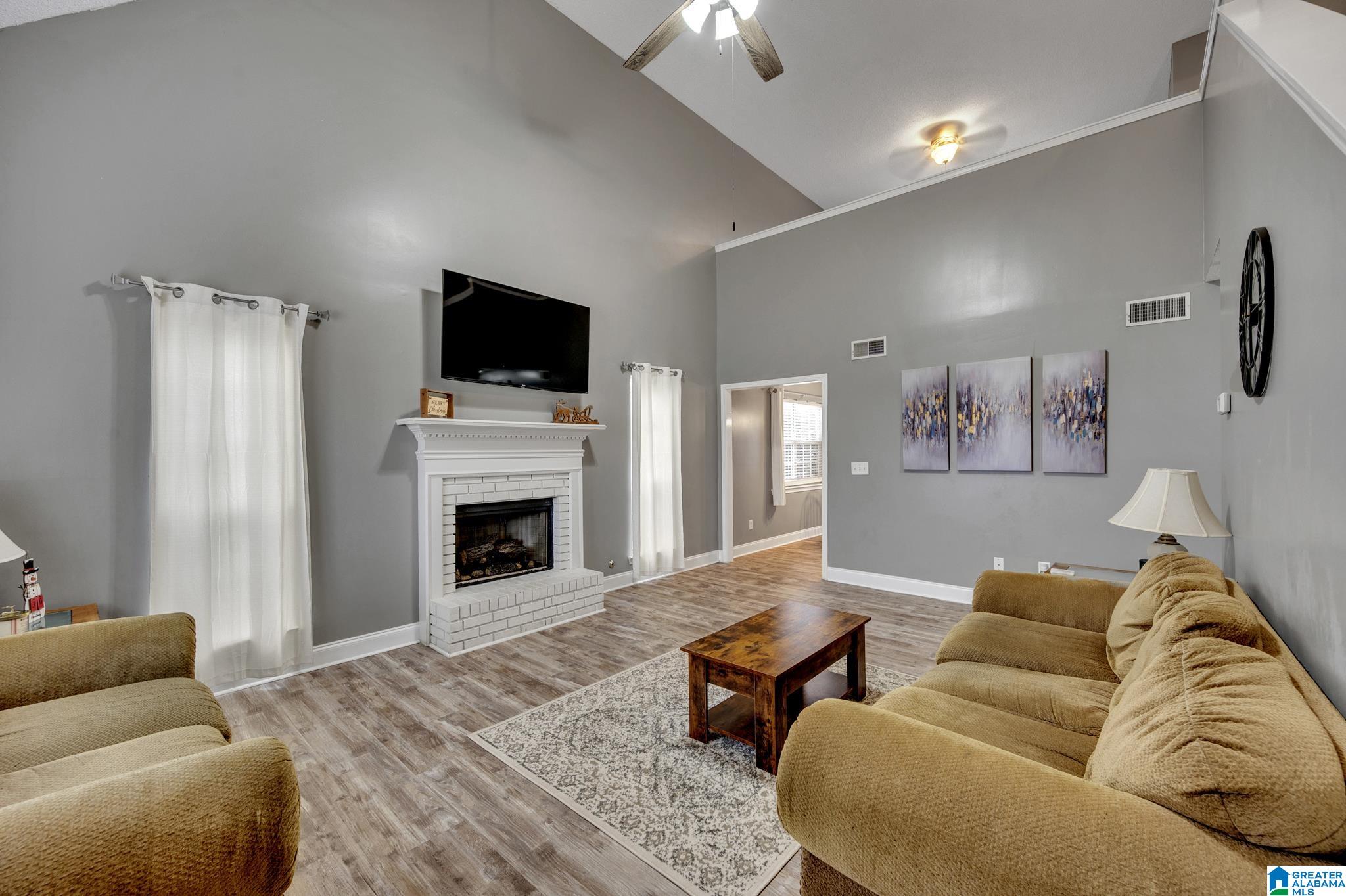 208 Stone Circle Pelham, AL 35124 - Photo 5 of 26