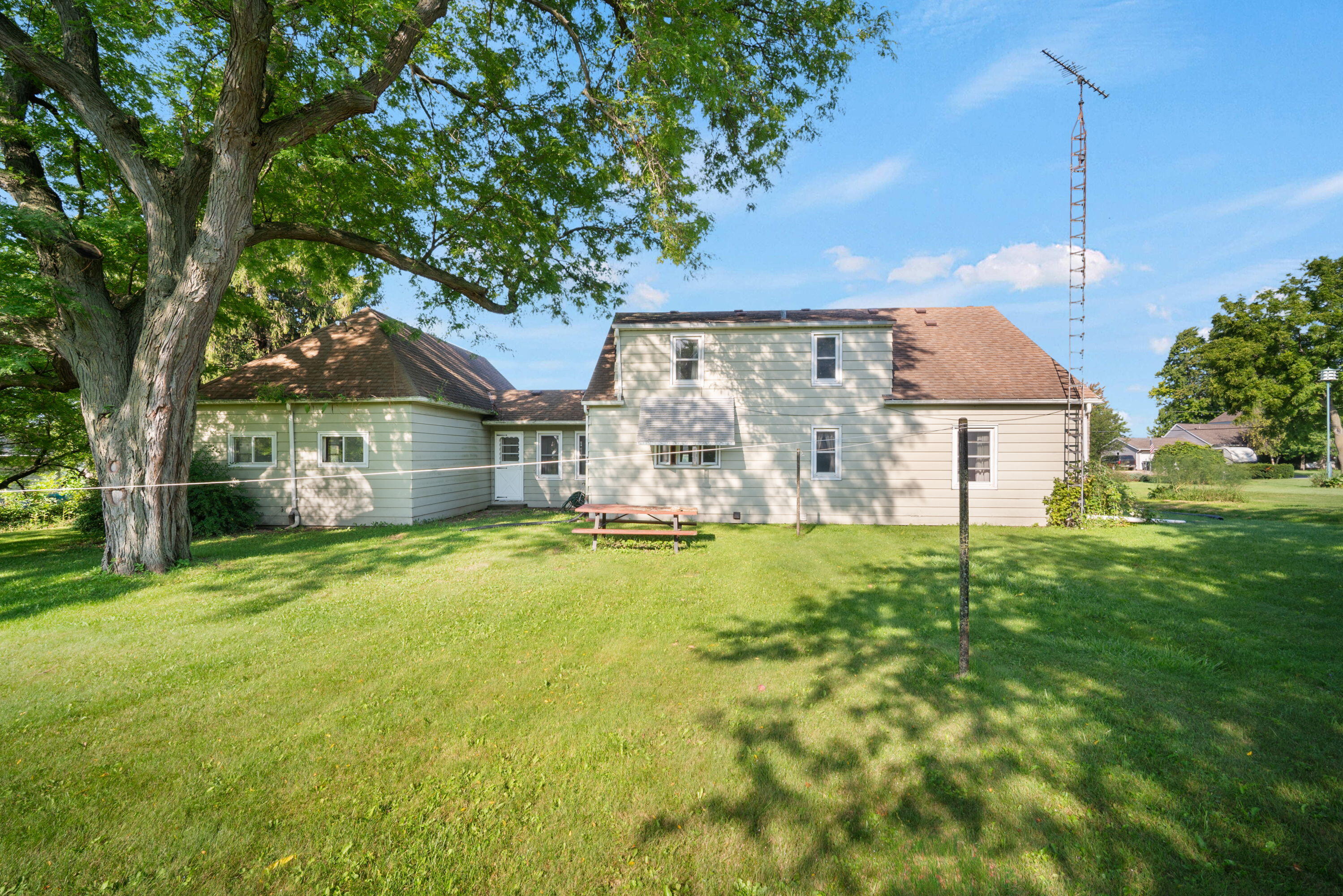 6882 County Highway West Addison, WI 53002 - Photo 3 of 26 Back