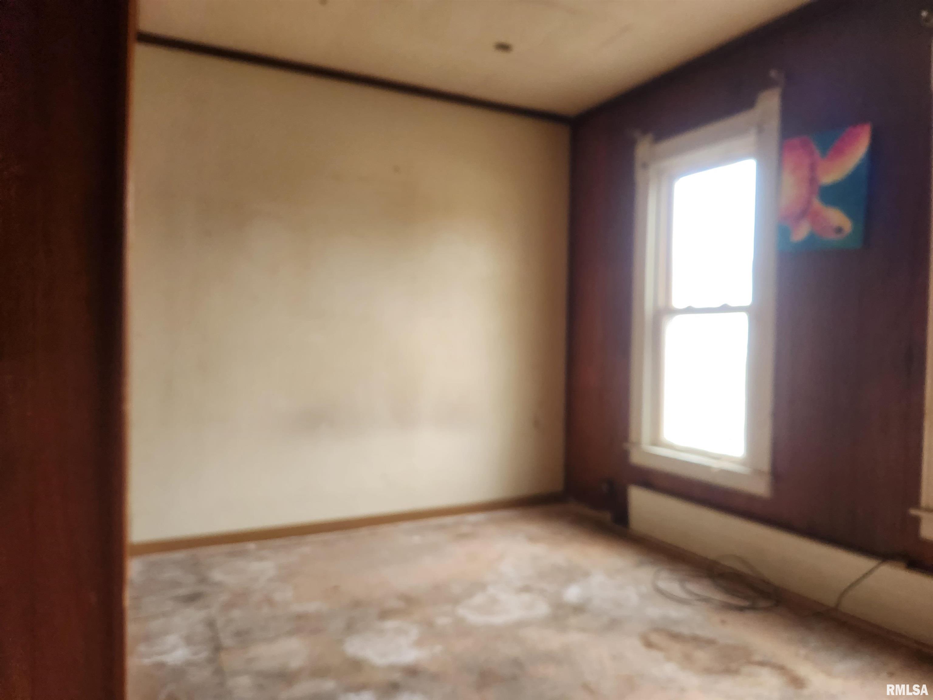 2104 Pershing Boulevard Clinton, IA 52732 - Photo 4 of 10