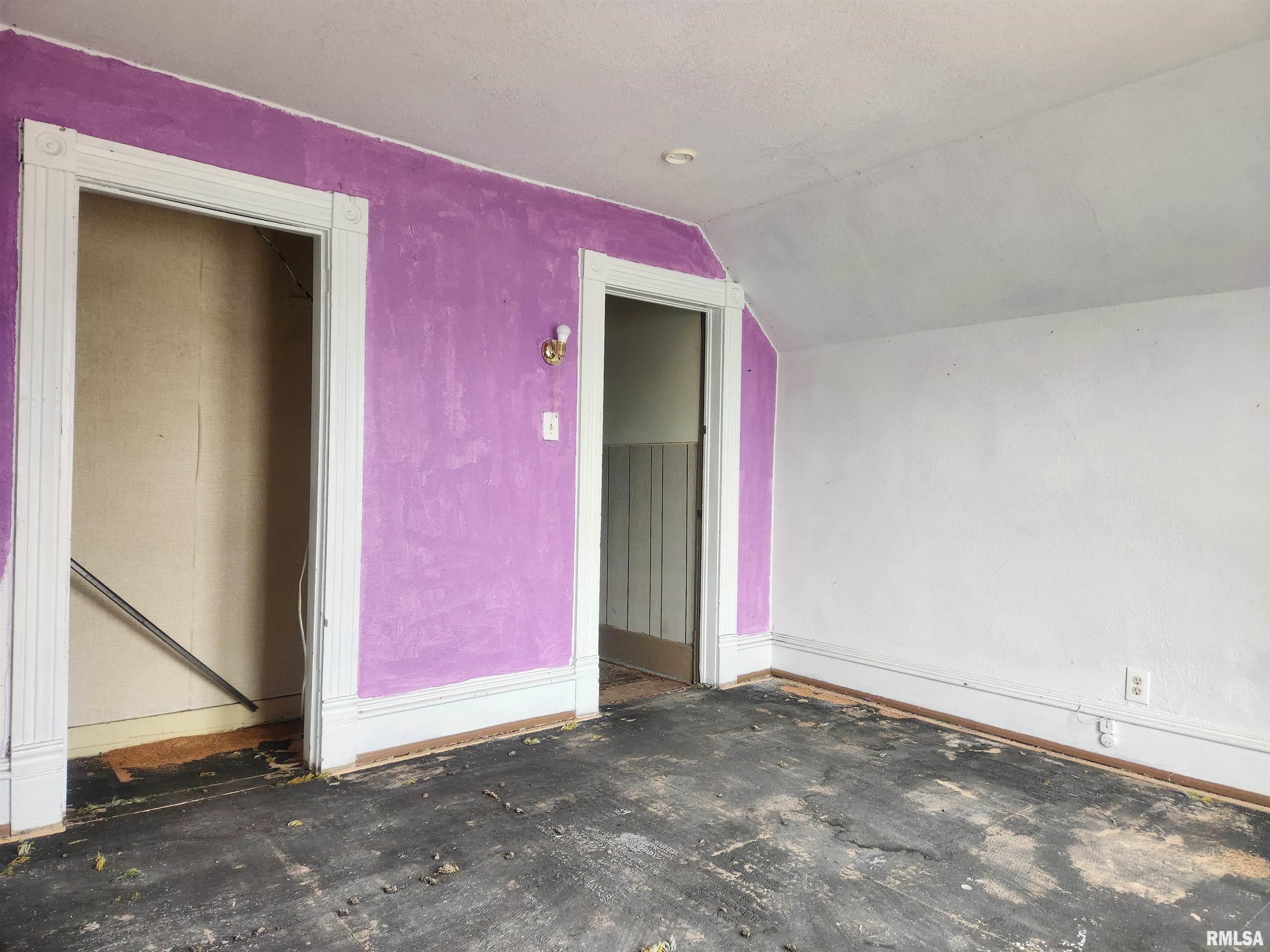 2104 Pershing Boulevard Clinton, IA 52732 - Photo 5 of 10