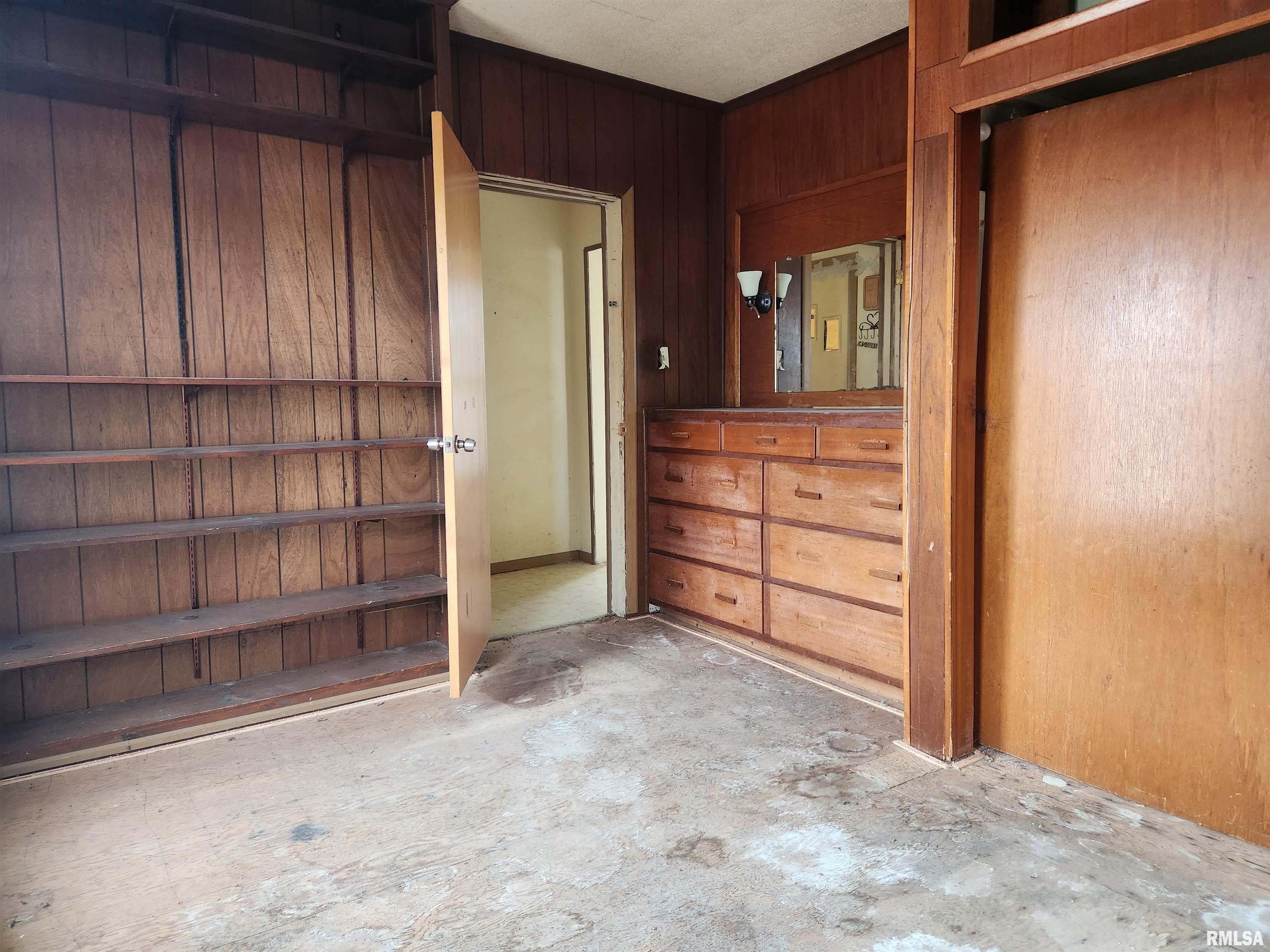 2104 Pershing Boulevard Clinton, IA 52732 - Photo 8 of 10