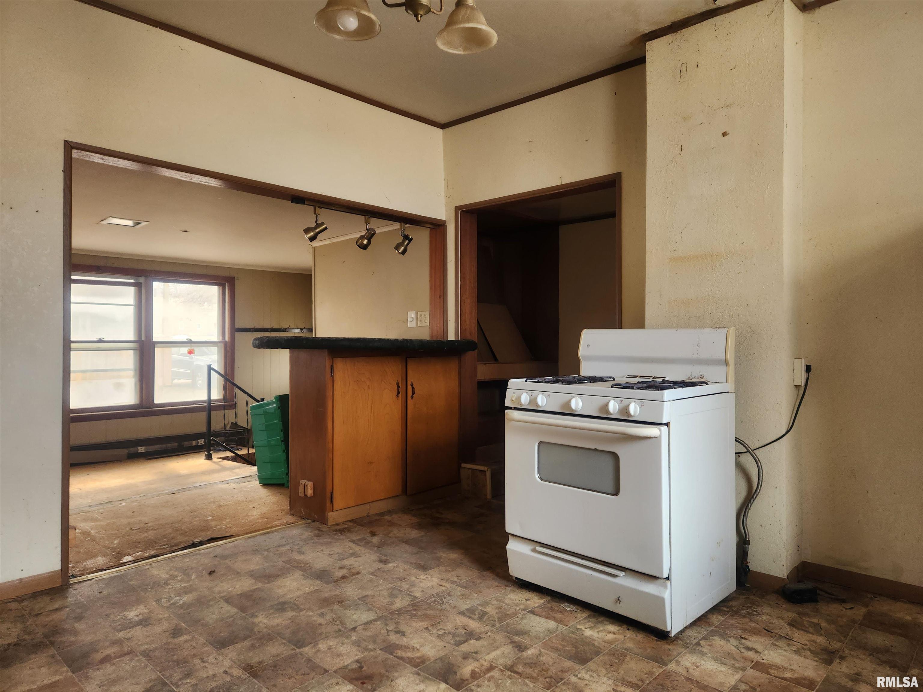 2104 Pershing Boulevard Clinton, IA 52732 - Photo 10 of 10