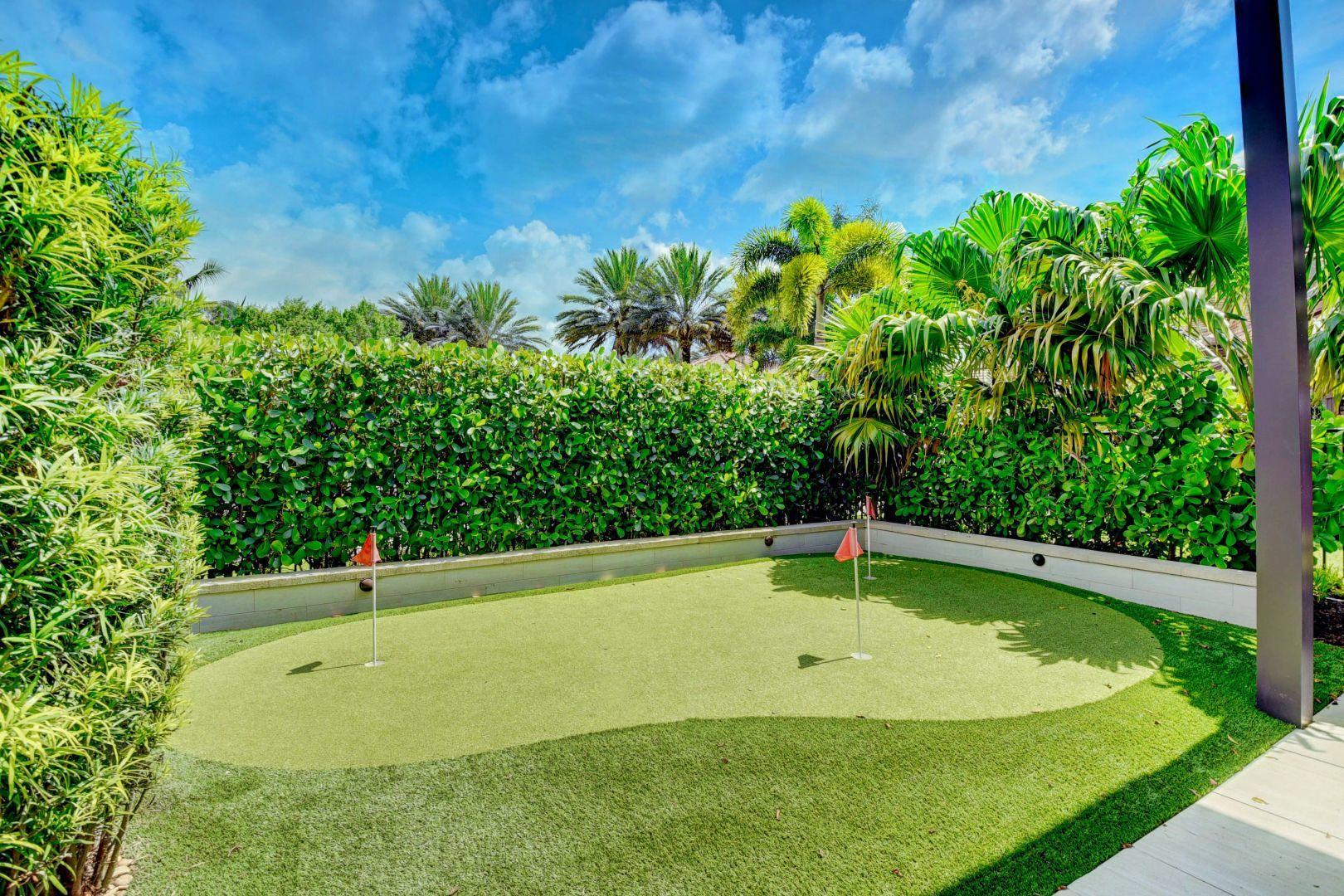 5778 Paddington Way Boca Raton, FL 33496 - Photo 36 of 40 Putting green