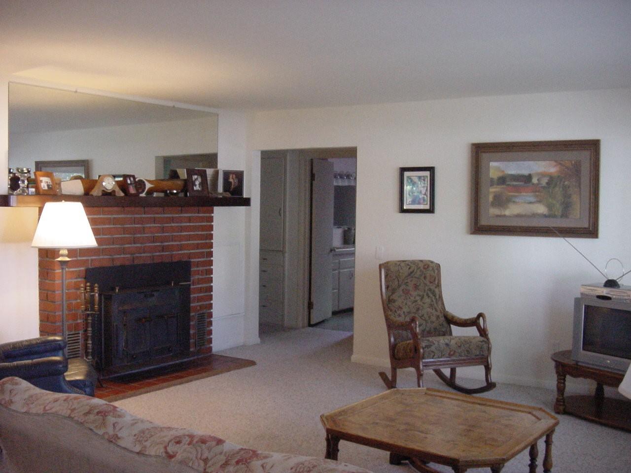3358 Riverside Drive Anderson, CA 96007 - Photo 4 of 10 Living Room