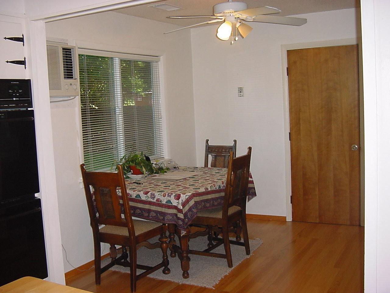 3358 Riverside Drive Anderson, CA 96007 - Photo 8 of 10 Dining area