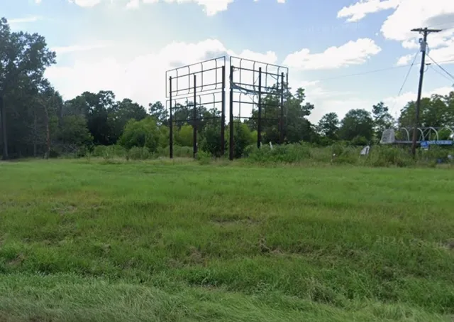 $550,000 | 3053 Highway 59, Livingston, TX 77351