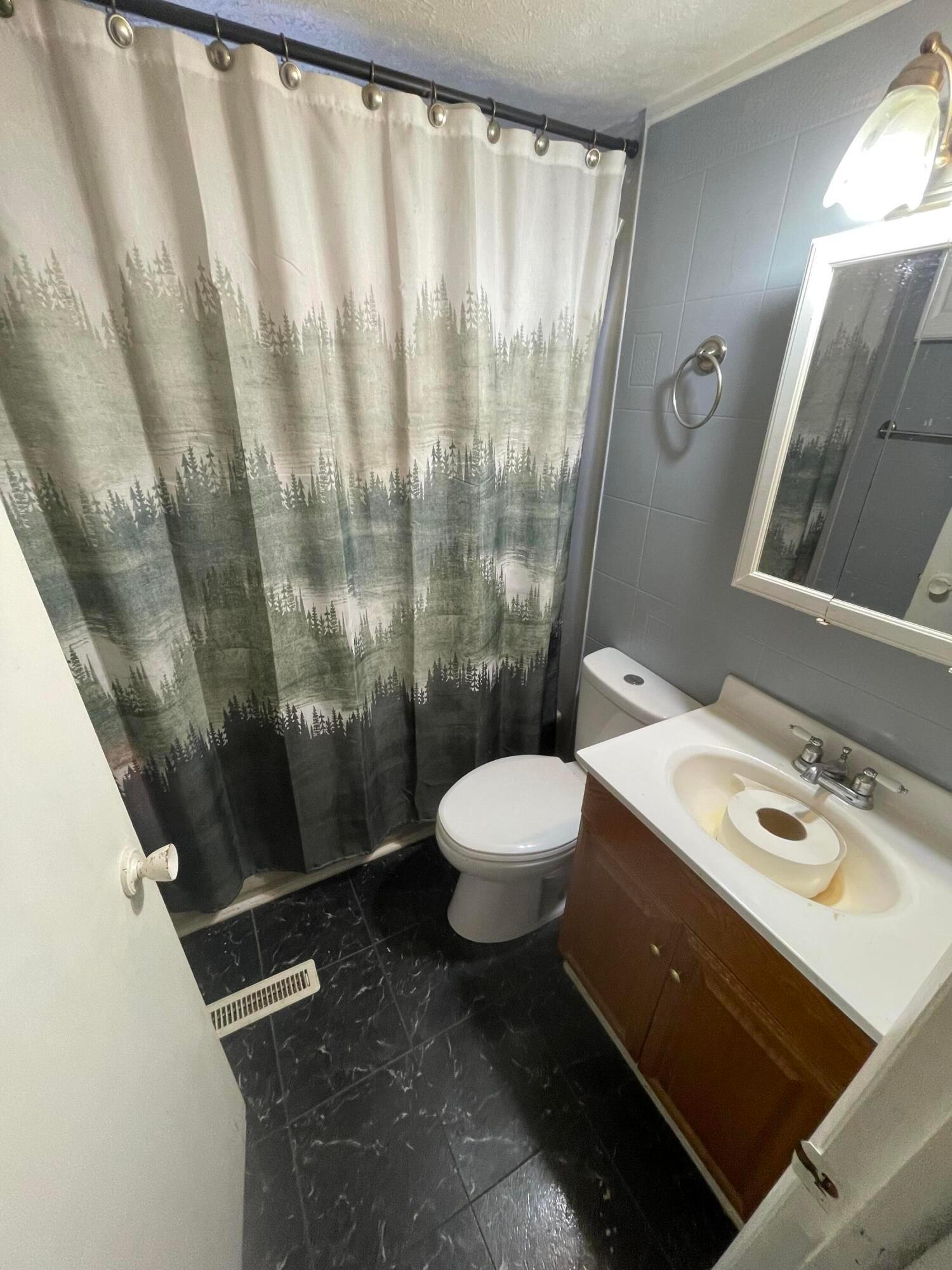 3531 Lockbourne Road Columbus, OH 43207 - Photo 7 of 13 IMG_5549