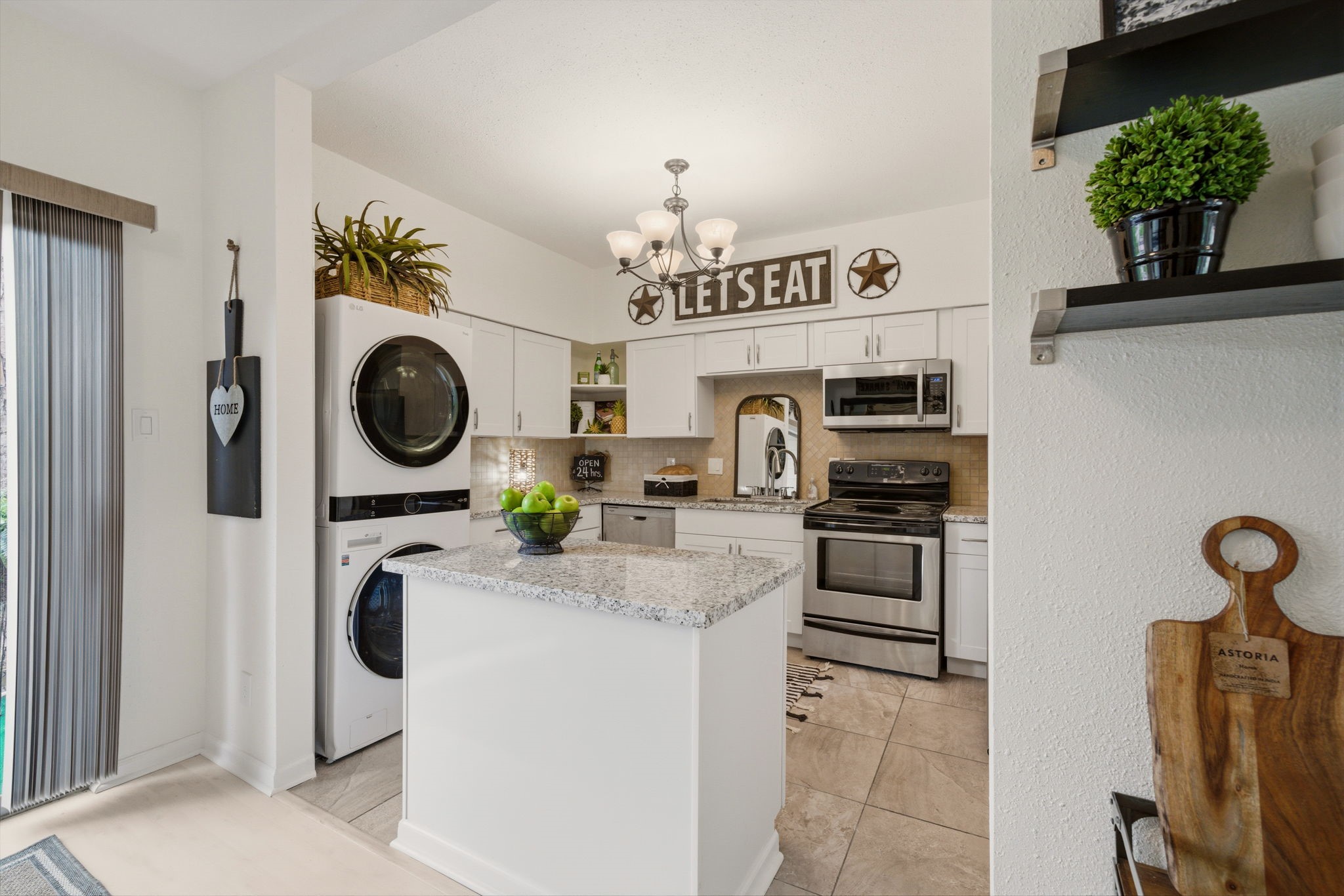 2100 Tanglewilde Street, Unit 750 Houston, TX 77063 - Photo 9 of 23 Bright kitchen. Newer appliances. Movable island with lots of storage. Separate pantry.