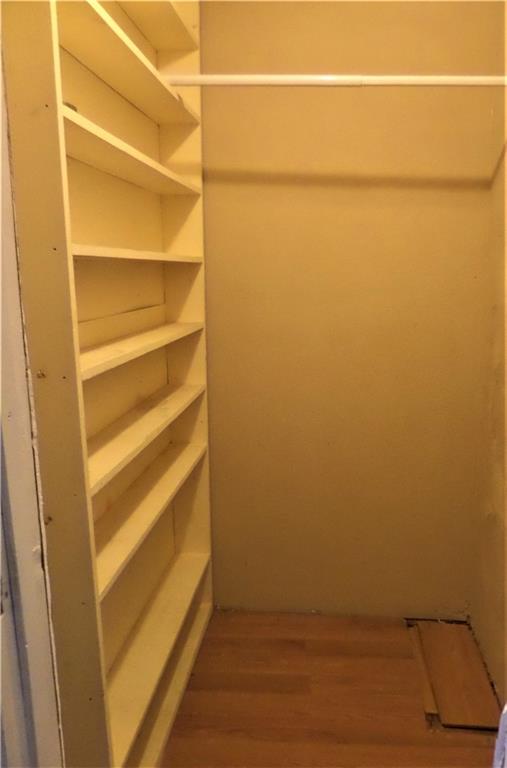 3911 Mt Troy Road Pittsburgh, PA 15212 - Photo 7 of 24 Huge Entry closet