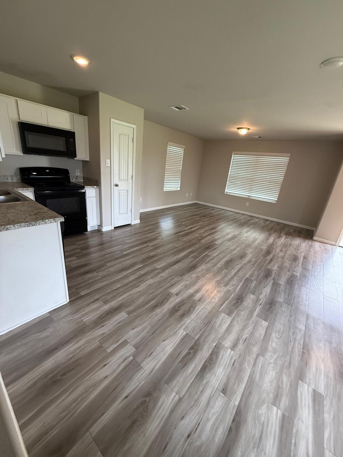 627 West Live Oak Street Angleton, TX 77515 - Photo 10 of 17