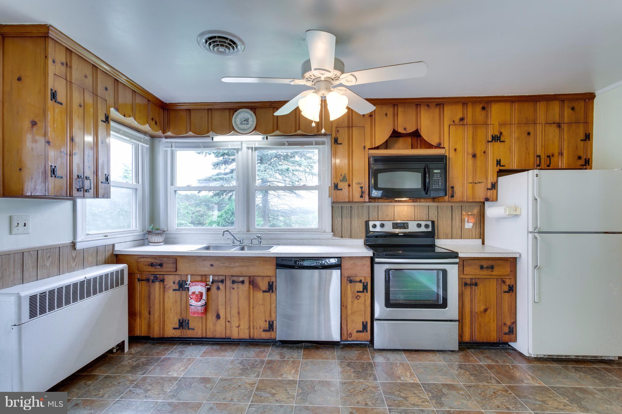 4365 Salem Bottom Road Westminster, MD 21157 - Photo 7 of 29 Kitchen w/new flooing