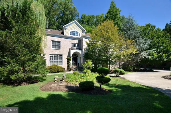 $2,499,000 | 5807 Grosvenor Lane, Bethesda, MD 20814