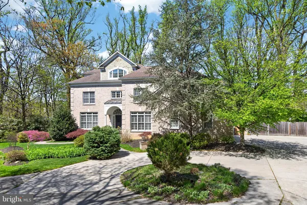 $2,499,000 | 5807 Grosvenor Lane, Bethesda, MD 20814