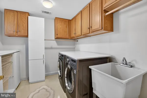 $2,499,000 | 5807 Grosvenor Lane, Bethesda, MD 20814