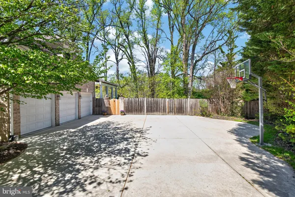 $2,499,000 | 5807 Grosvenor Lane, Bethesda, MD 20814