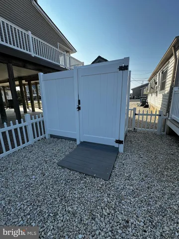 a view of a house with backyard and porch