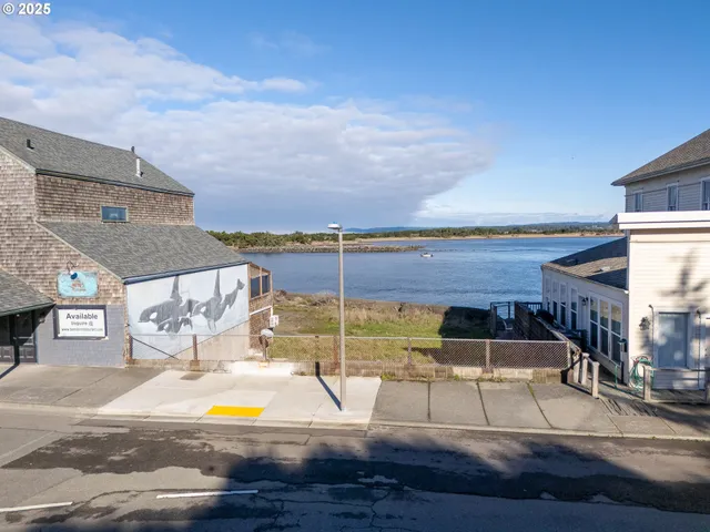 a view of a swimming pool with seating space