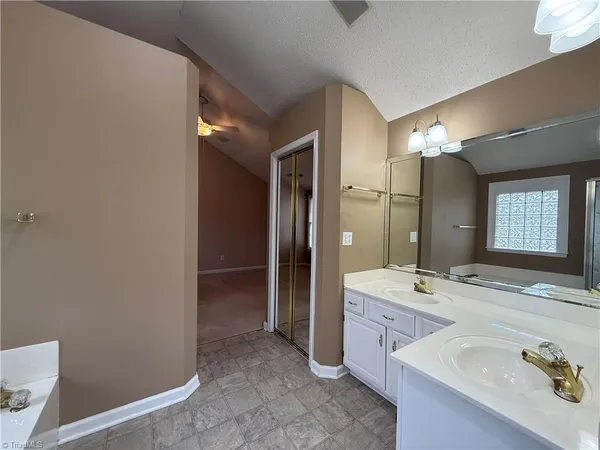 $1,950 | 928 Heatherstone Drive, Winston-Salem, NC 27104
