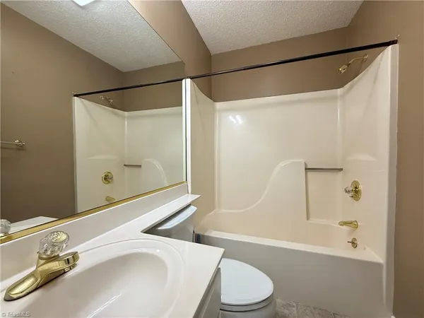 $1,950 | 928 Heatherstone Drive, Winston-Salem, NC 27104