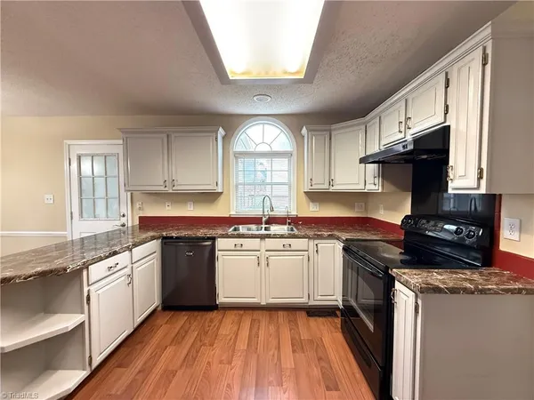 $1,950 | 928 Heatherstone Drive, Winston-Salem, NC 27104