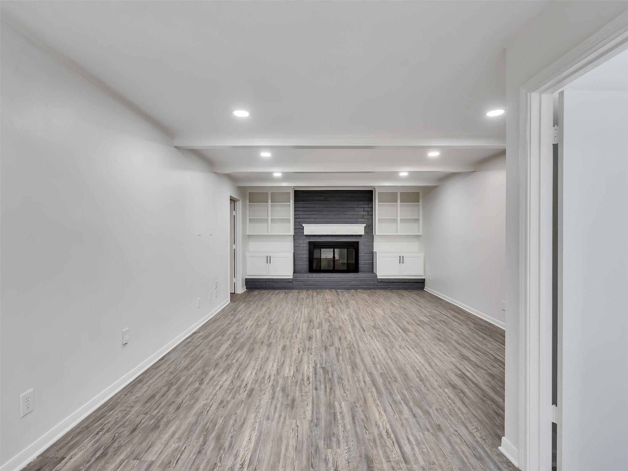 4023 Laverock Road Spring, TX 77388 - Photo 14 of 36 Living area opens to the kitchen