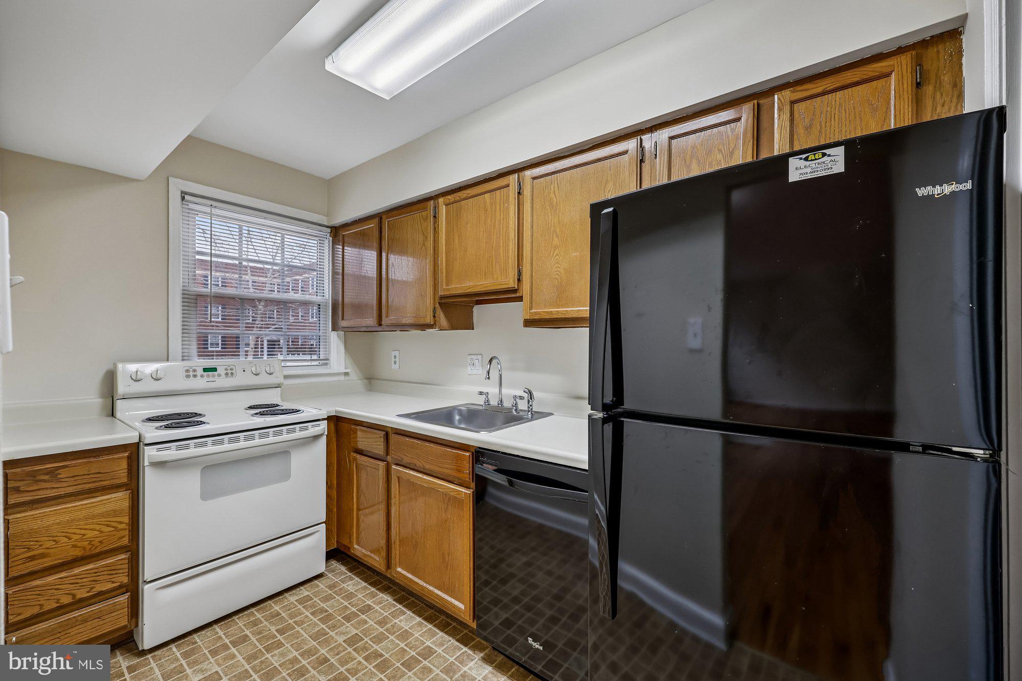 2912 13th Road South, Unit 12104 Arlington, VA 22204 - Photo 12 of 38 Kitchen
