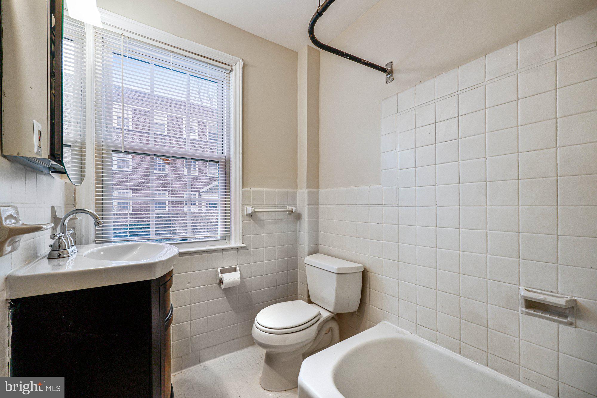 2912 13th Road South, Unit 12104 Arlington, VA 22204 - Photo 17 of 38 Bath