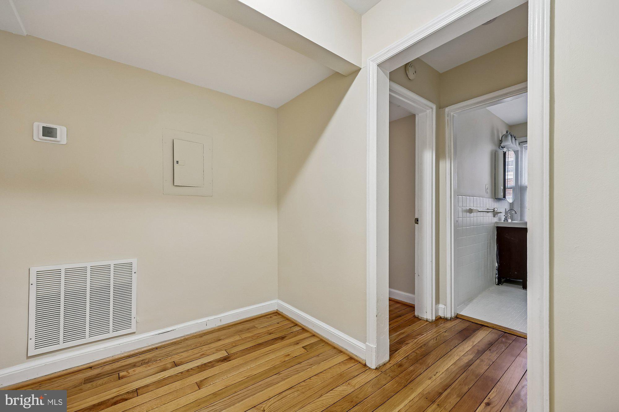 2912 13th Road South, Unit 12104 Arlington, VA 22204 - Photo 20 of 38 Foyer