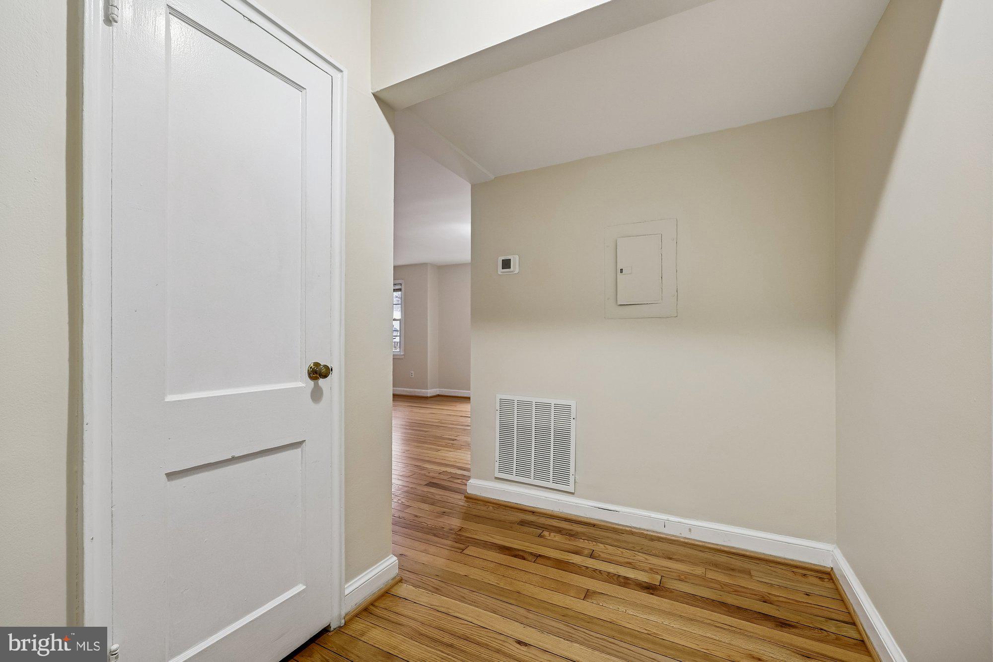2912 13th Road South, Unit 12104 Arlington, VA 22204 - Photo 21 of 38 Foyer