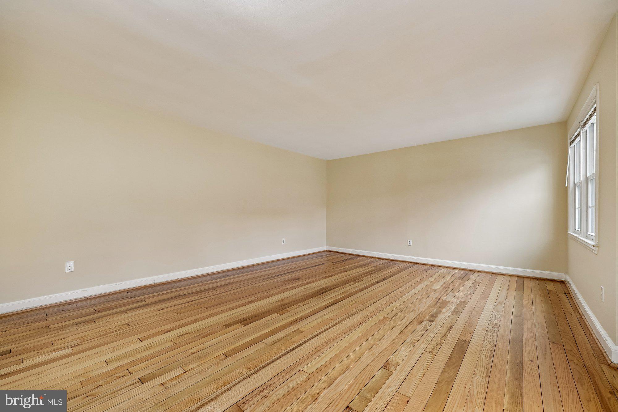 2912 13th Road South, Unit 12104 Arlington, VA 22204 - Photo 22 of 38 Living Room