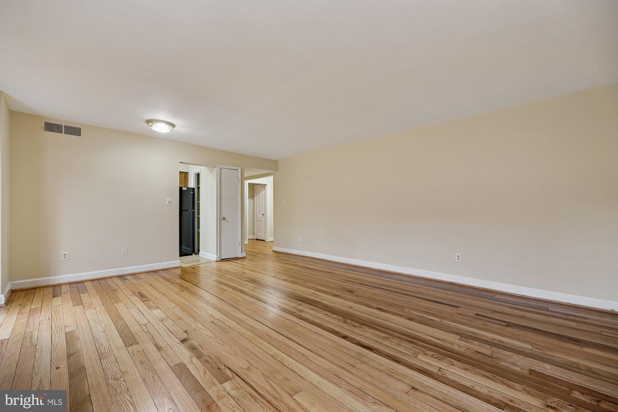2912 13th Road South, Unit 12104 Arlington, VA 22204 - Photo 23 of 38 Living Room