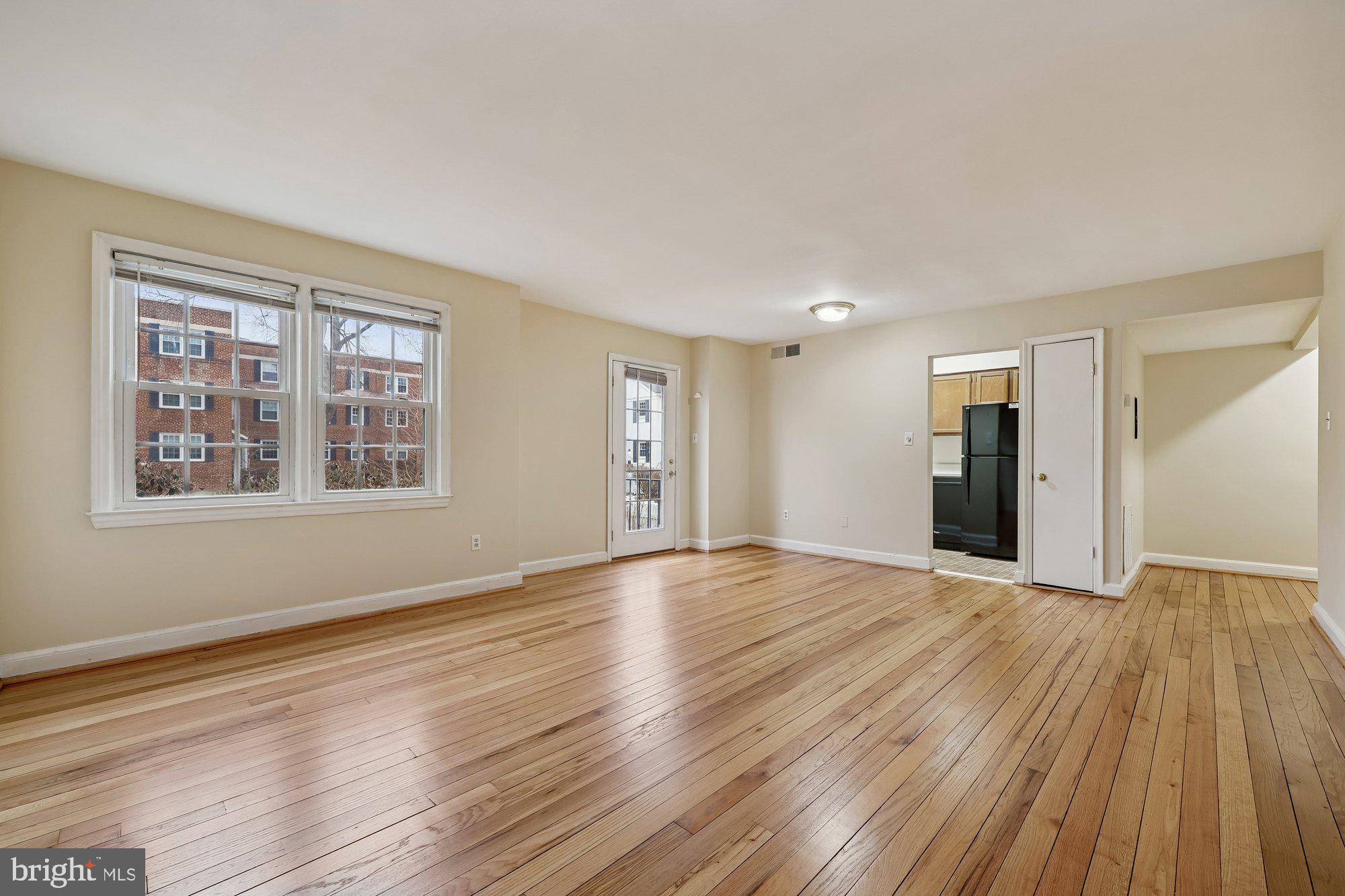 2912 13th Road South, Unit 12104 Arlington, VA 22204 - Photo 24 of 38 Living Room