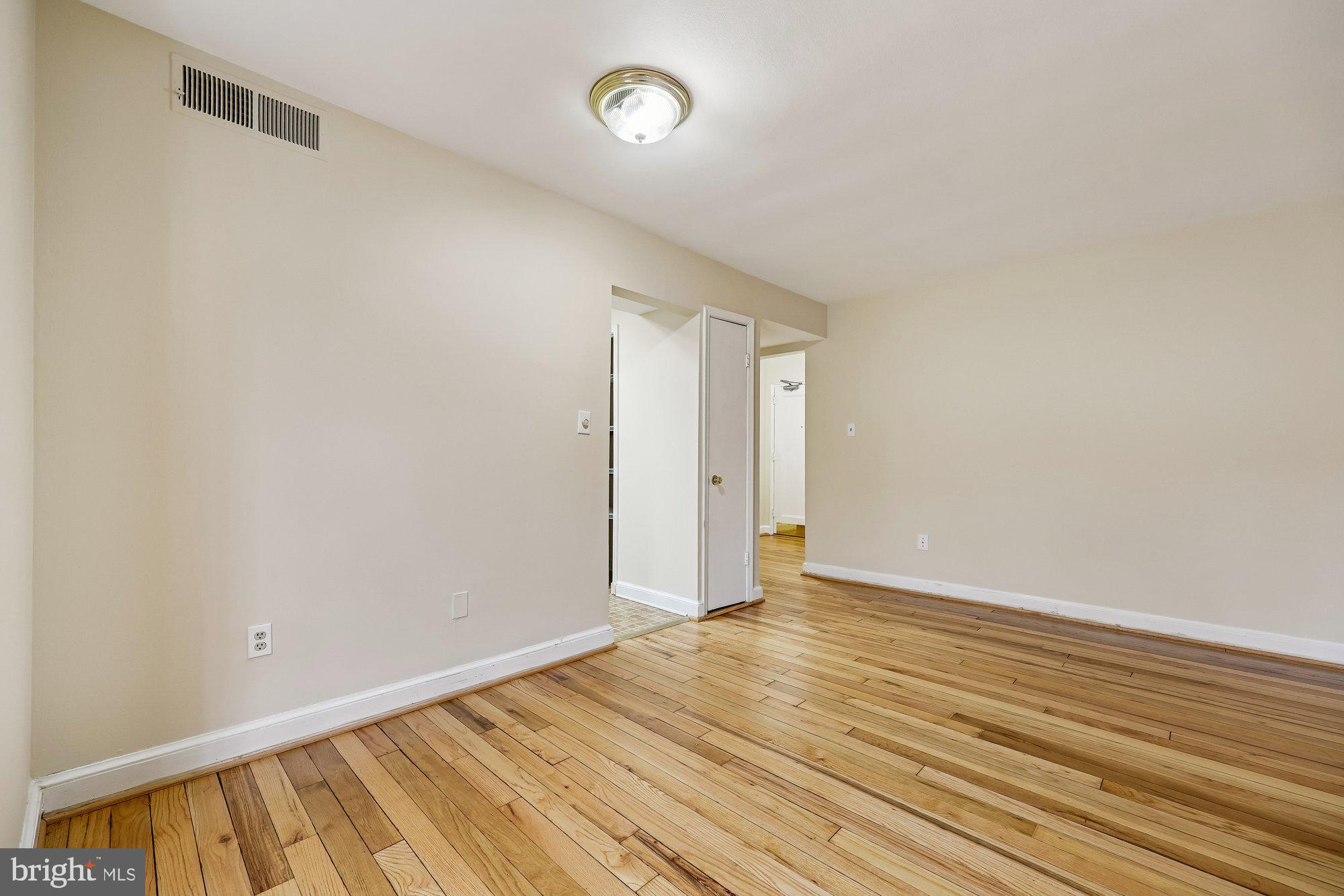 2912 13th Road South, Unit 12104 Arlington, VA 22204 - Photo 25 of 38 Dining Area
