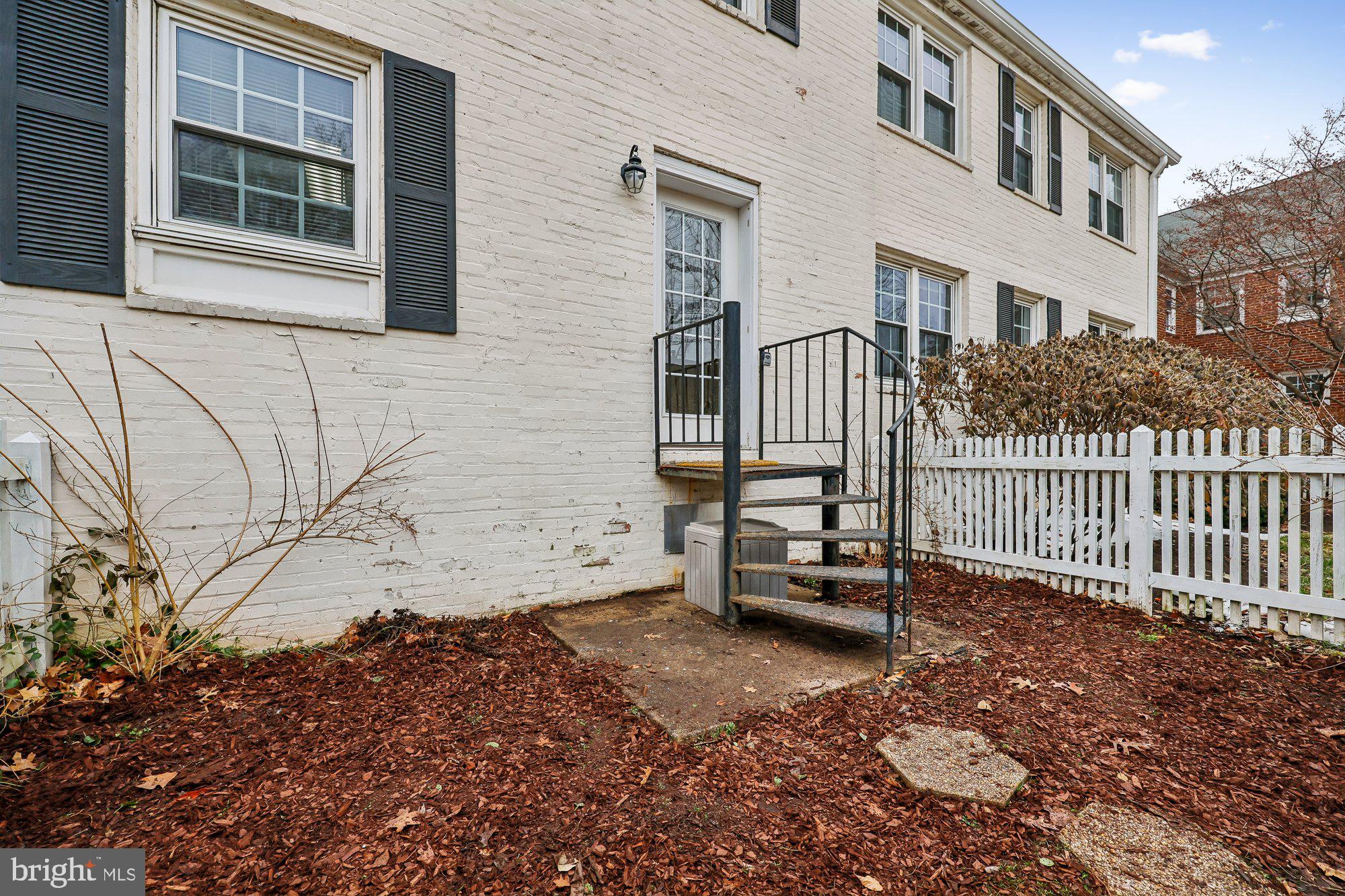 2912 13th Road South, Unit 12104 Arlington, VA 22204 - Photo 3 of 38 Private Patio